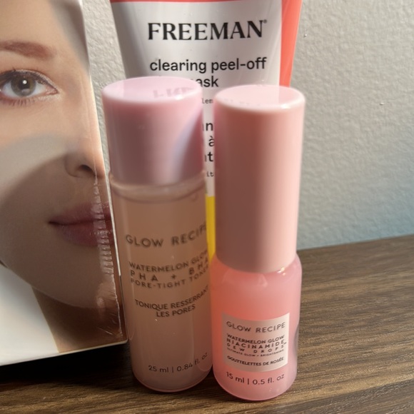 Nurse Jaime New in Box Triangle with Skincare $160 MSRP - Picture 2 of 4